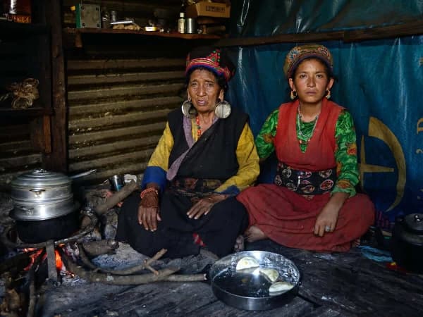 Tamamng Women Cooking
